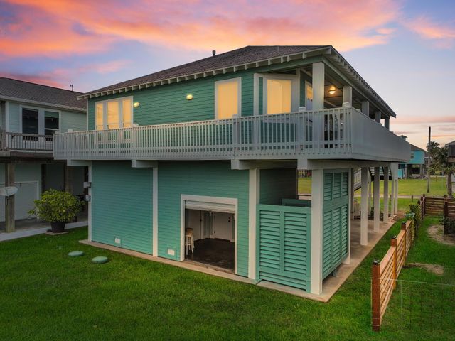 943 Sand Dune Drive, Crystal Beach, TX 77650