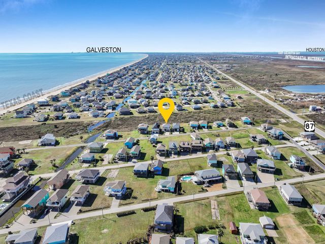 943 Sand Dune Drive, Crystal Beach, TX 77650