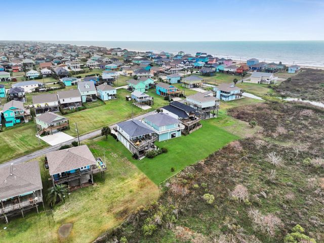 943 Sand Dune Drive, Crystal Beach, TX 77650