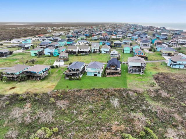 943 Sand Dune Drive, Crystal Beach, TX 77650
