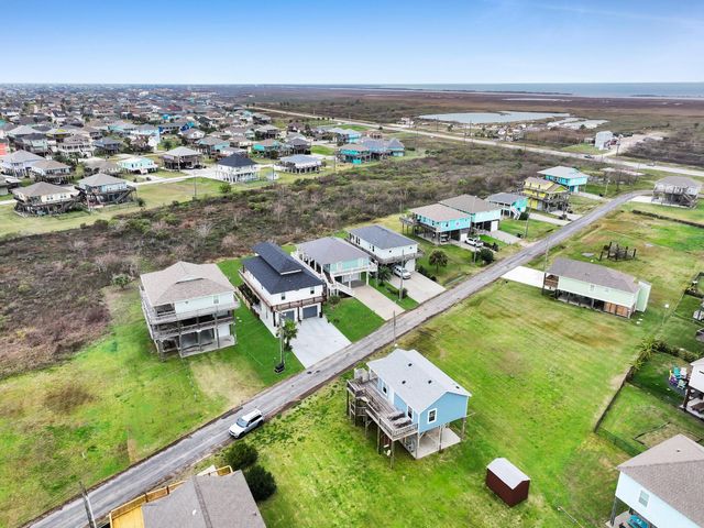 943 Sand Dune Drive, Crystal Beach, TX 77650