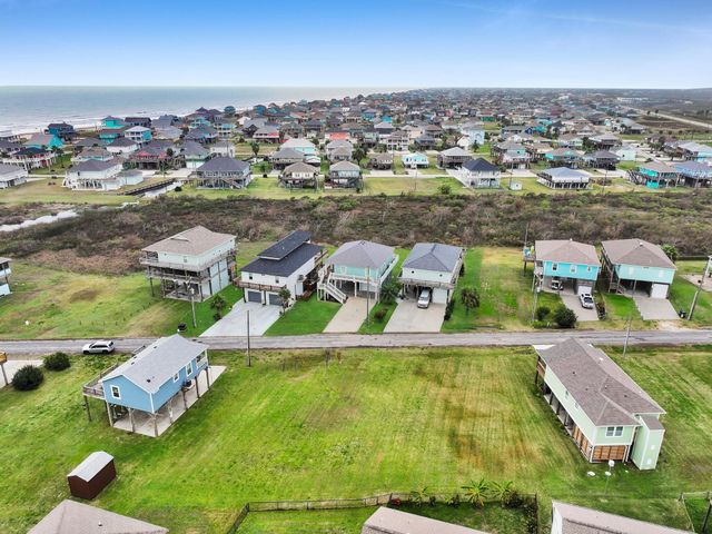 943 Sand Dune Drive, Crystal Beach, TX 77650