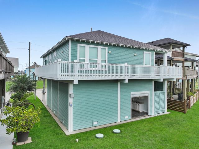 943 Sand Dune Drive, Crystal Beach, TX 77650