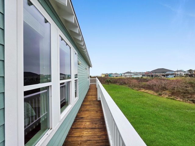 943 Sand Dune Drive, Crystal Beach, TX 77650