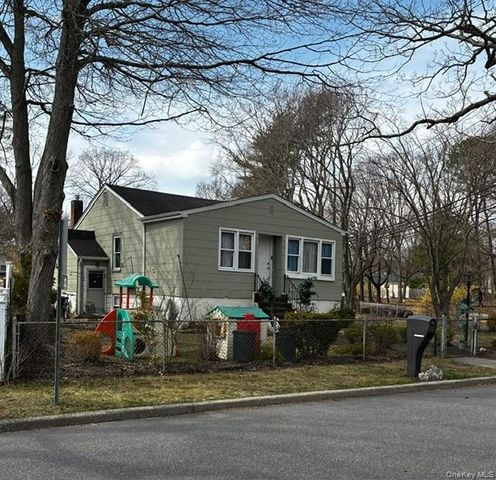 99 Central Avenue, Port Jefferson, NY 11776