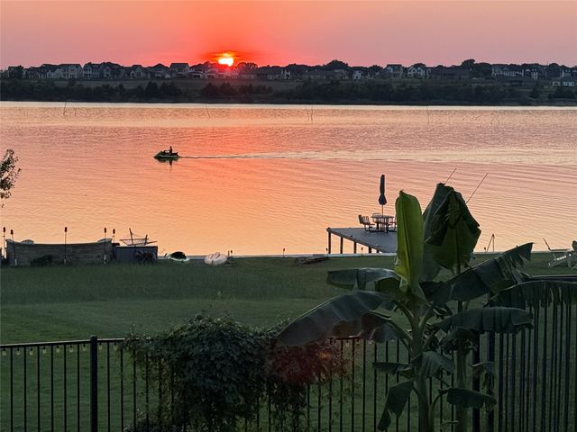 2213 Windjammer Way, Rowlett, TX 75088