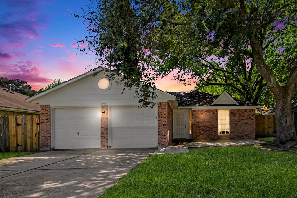 1911 Bogatto Street, La Marque, TX 77568