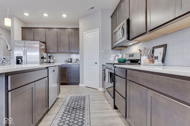 948 Fred Lane, Greenwood, IN 46143