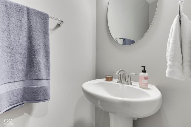 948 Fred Lane, Greenwood, IN 46143