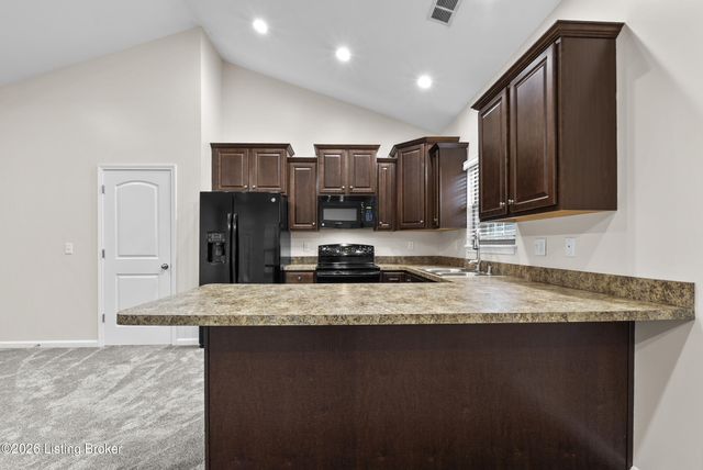 6436 Clover Trace Cir, Louisville, KY 40216