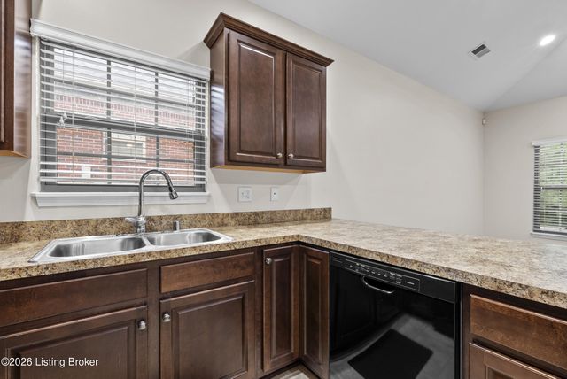 6436 Clover Trace Cir, Louisville, KY 40216