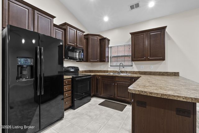 6436 Clover Trace Cir, Louisville, KY 40216