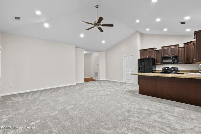 6436 Clover Trace Cir, Louisville, KY 40216