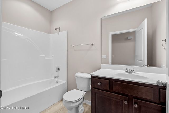 6436 Clover Trace Cir, Louisville, KY 40216