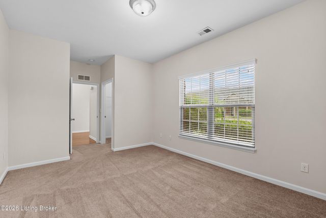 6436 Clover Trace Cir, Louisville, KY 40216