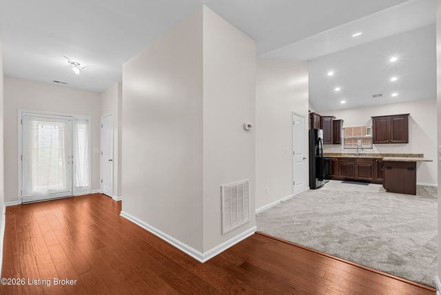 6436 Clover Trace Cir, Louisville, KY 40216