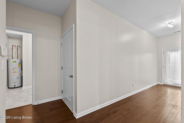 6436 Clover Trace Cir, Louisville, KY 40216