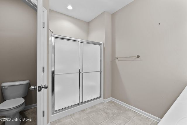 6436 Clover Trace Cir, Louisville, KY 40216