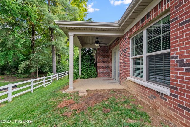 6436 Clover Trace Cir, Louisville, KY 40216