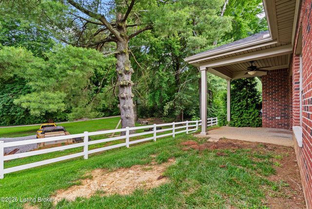 6436 Clover Trace Cir, Louisville, KY 40216