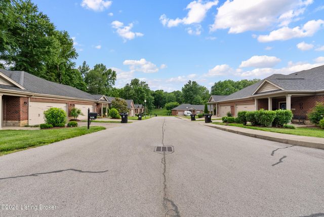 6436 Clover Trace Cir, Louisville, KY 40216
