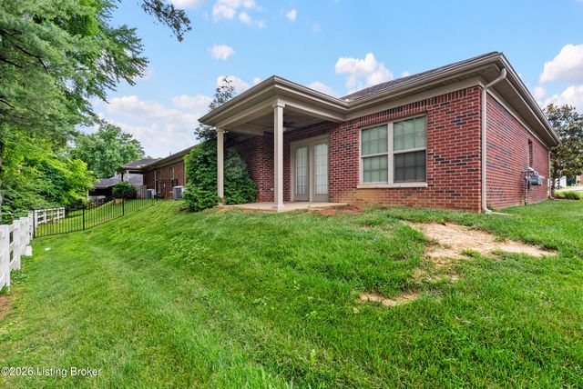 6436 Clover Trace Cir, Louisville, KY 40216