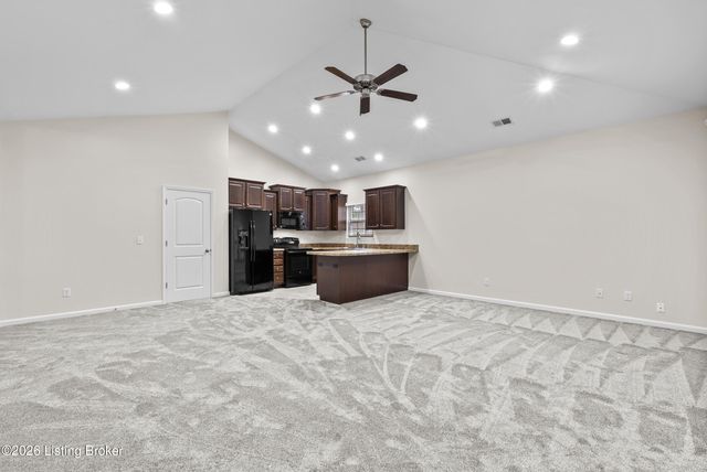 6436 Clover Trace Cir, Louisville, KY 40216