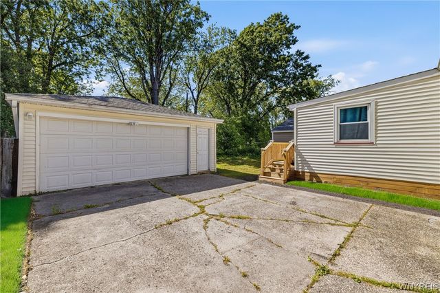74 South Huxley Drive, Cheektowaga, NY 14225