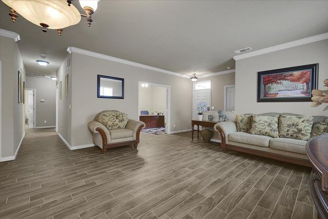 637 Anna Dr, Yuba City, CA 95993