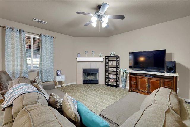 637 Anna Dr, Yuba City, CA 95993