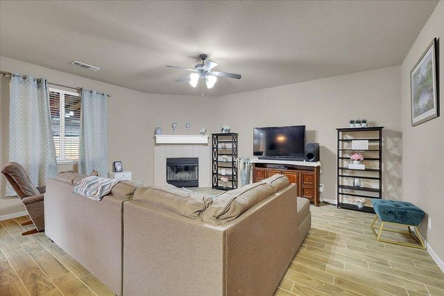 637 Anna Dr, Yuba City, CA 95993