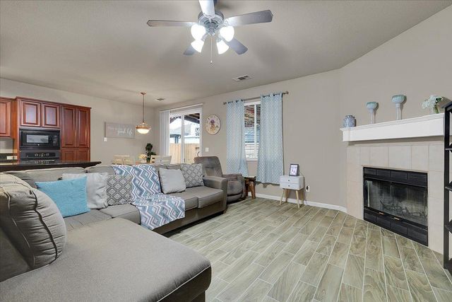 637 Anna Dr, Yuba City, CA 95993