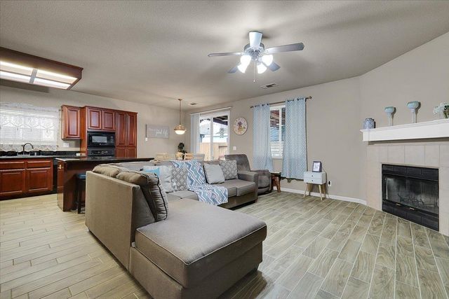 637 Anna Dr, Yuba City, CA 95993