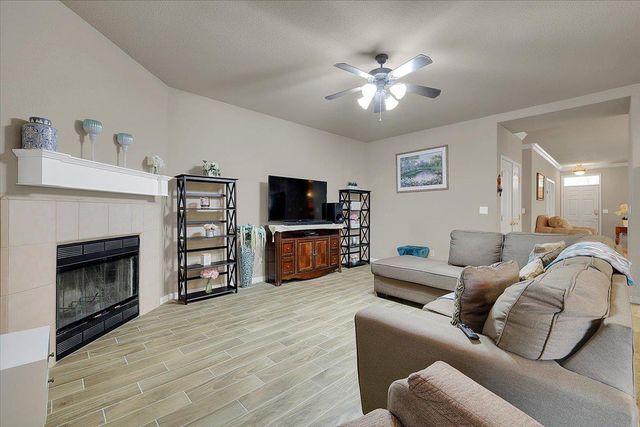 637 Anna Dr, Yuba City, CA 95993