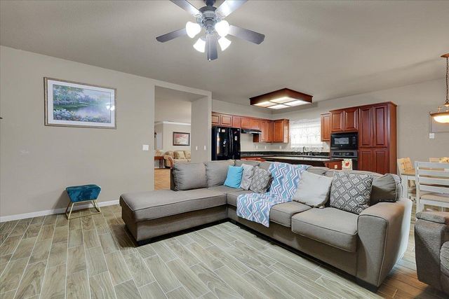 637 Anna Dr, Yuba City, CA 95993