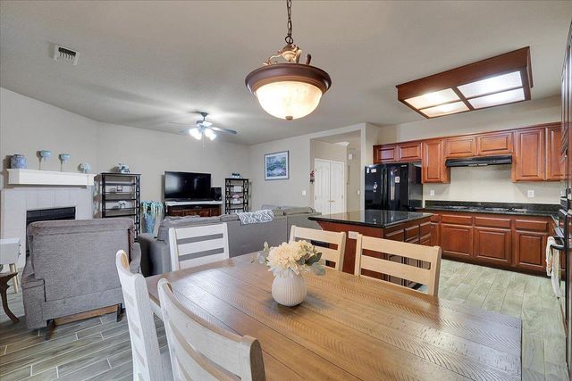 637 Anna Dr, Yuba City, CA 95993