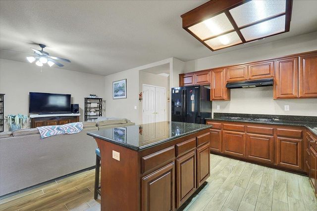 637 Anna Dr, Yuba City, CA 95993