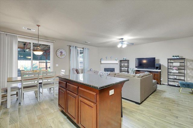 637 Anna Dr, Yuba City, CA 95993