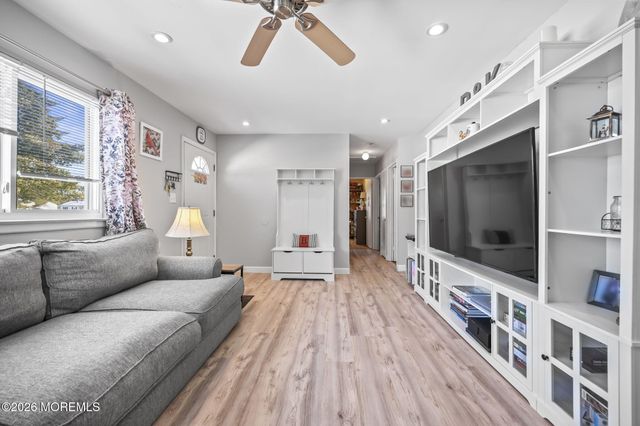 6 Hollywood Drive, Brick, NJ 08723