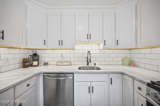 6 Hollywood Drive, Brick, NJ 08723