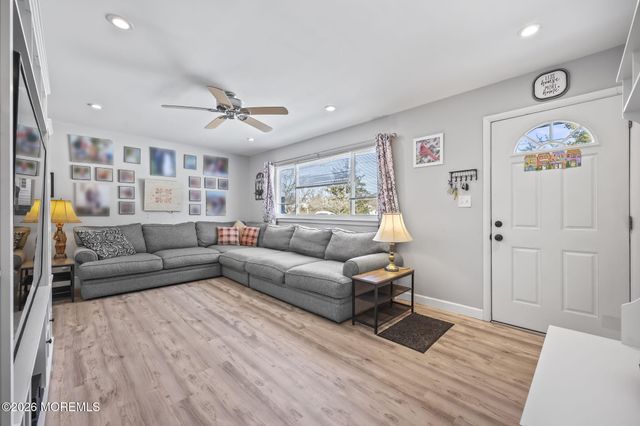 6 Hollywood Drive, Brick, NJ 08723