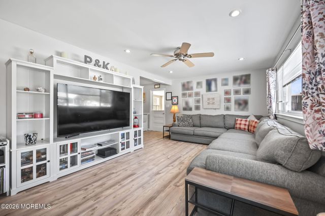 6 Hollywood Drive, Brick, NJ 08723