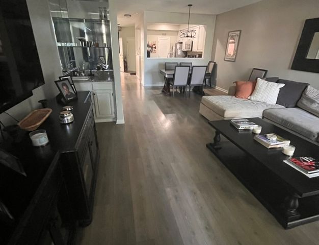 4252 W Harrington Lane, Chicago, IL 60646