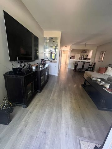 4252 W Harrington Lane, Chicago, IL 60646