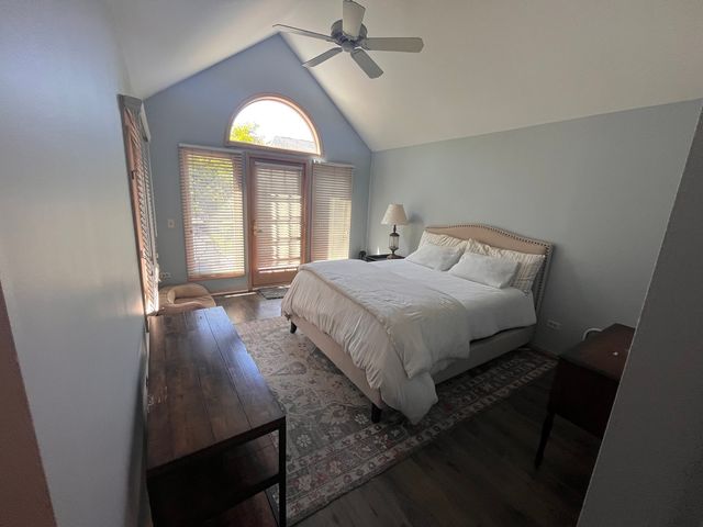 4252 W Harrington Lane, Chicago, IL 60646