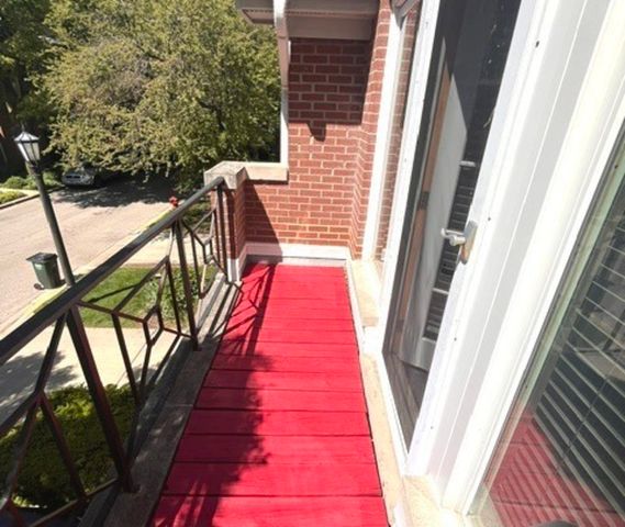 4252 W Harrington Lane, Chicago, IL 60646