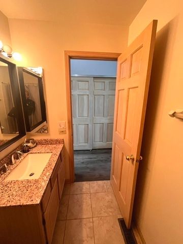 4252 W Harrington Lane, Chicago, IL 60646