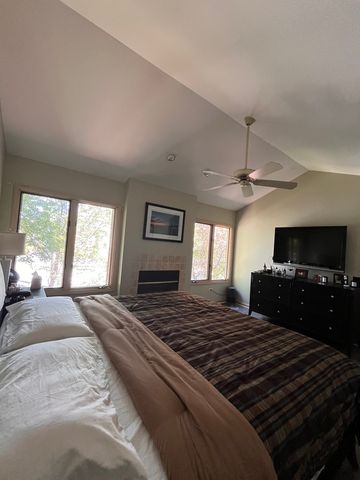 4252 W Harrington Lane, Chicago, IL 60646