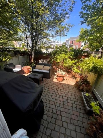4252 W Harrington Lane, Chicago, IL 60646