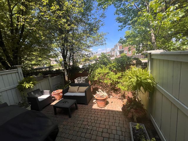 4252 W Harrington Lane, Chicago, IL 60646